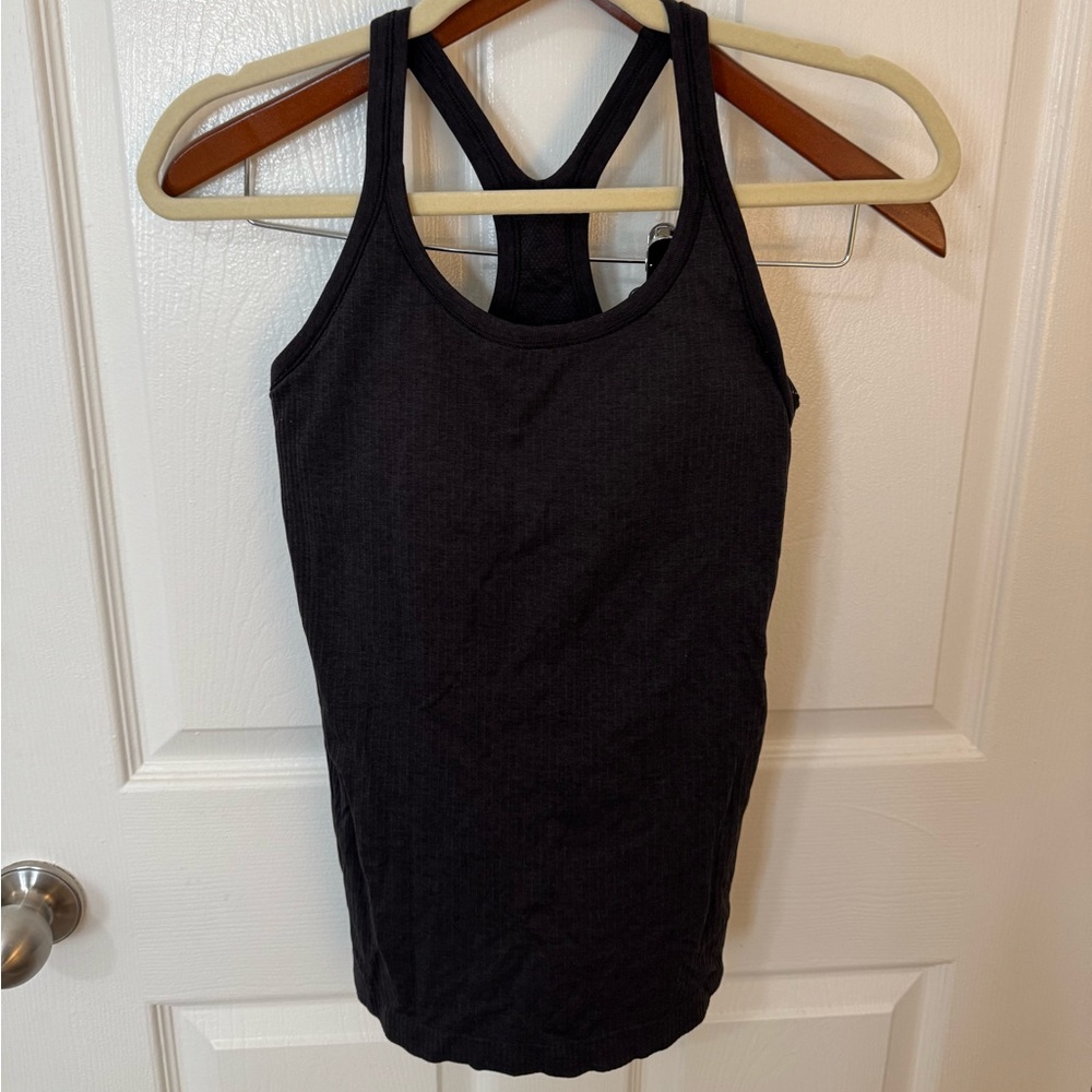 Lululemon Ebb to train tank